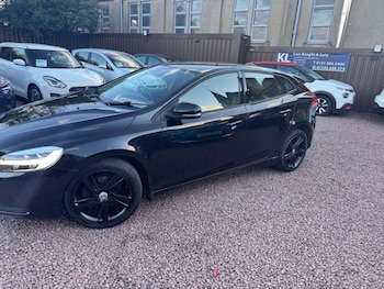 Used Volvo V40 2017 for sale - 76085253: Photo