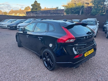 Used Volvo V40 2017 for sale - 76085253: Photo