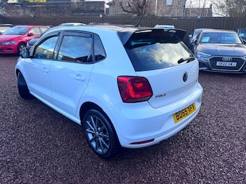 Used Volkswagen Polo 2015 for sale - 77066912: Photo