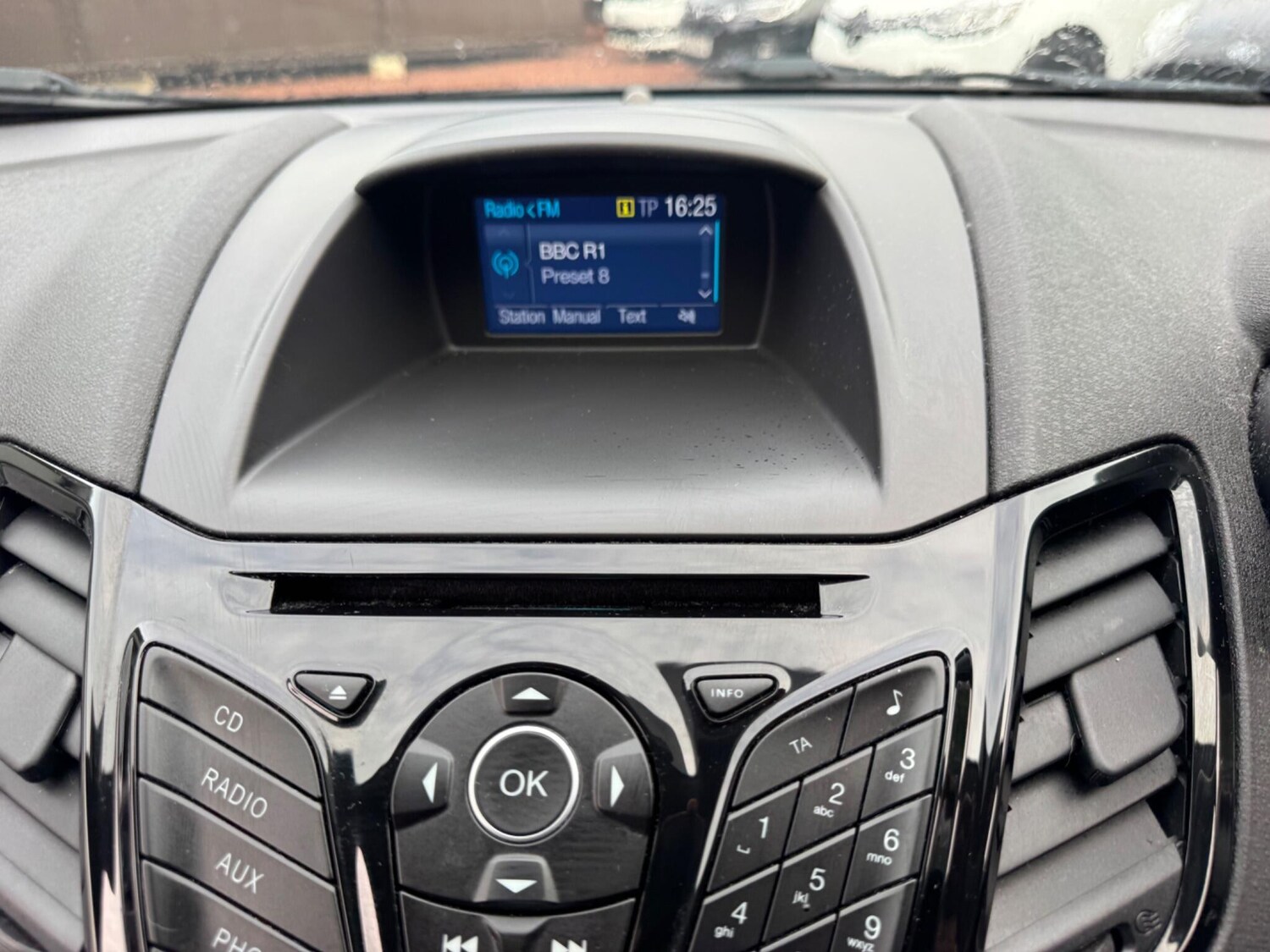 Used Ford Fiesta 2016 for sale - 76109085: Photo 27