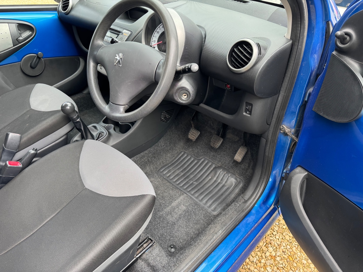 Used Peugeot 107 2012 for sale - 76385139: Photo 4