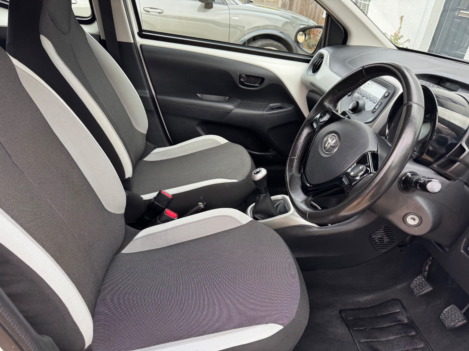 Used Toyota AYGO 2015 for sale - 76454802: Photo 10