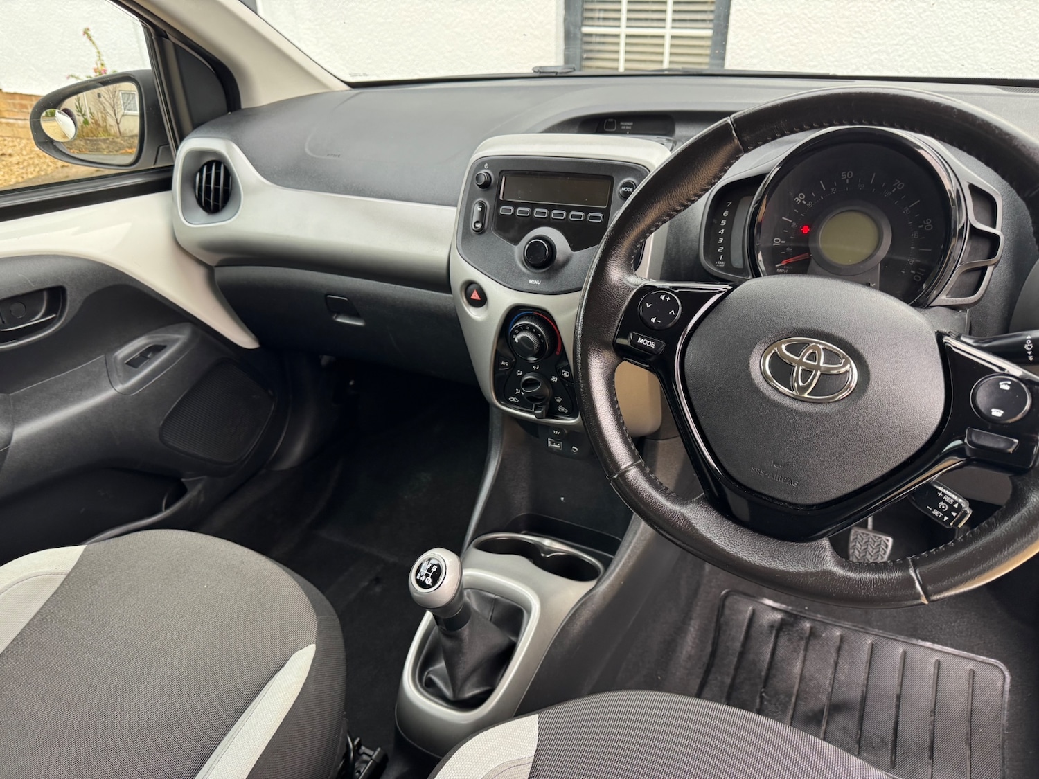 Used Toyota AYGO 2015 for sale - 76454802: Photo 11