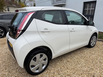 Used Toyota AYGO 2015 for sale - 76454802: Photo