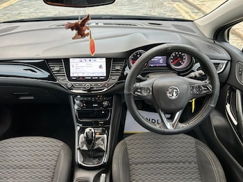 Used Vauxhall Astra 2017 for sale - 76041549: Photo 2