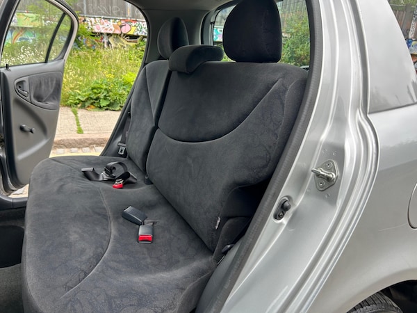 Used Toyota Yaris 2003 for sale - 74929755: Photo 18
