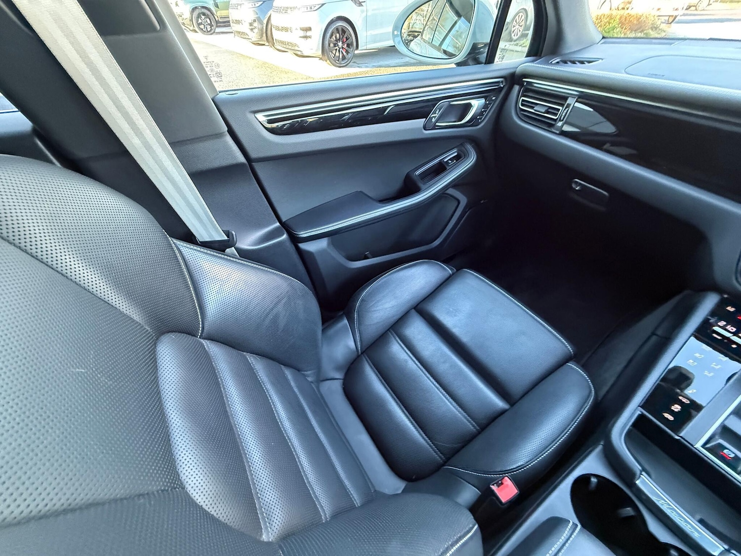 Used Porsche Macan 2023 for sale - 76800905: Photo 12