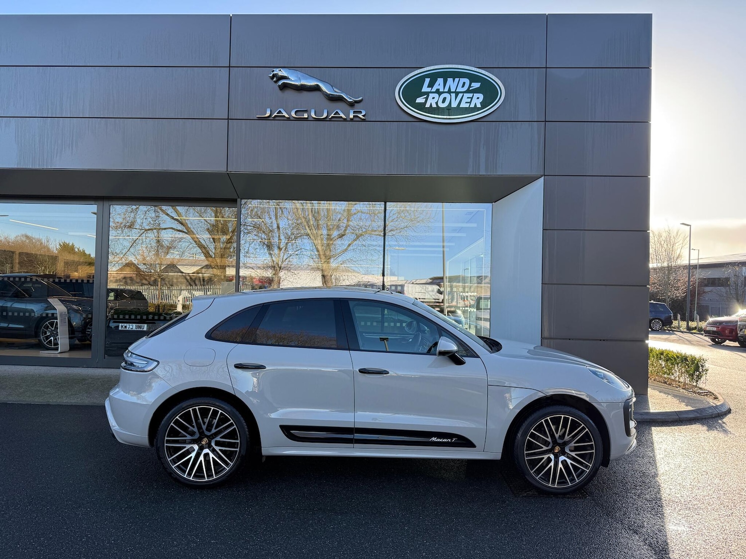 Used Porsche Macan 2023 for sale - 76800905: Photo 2