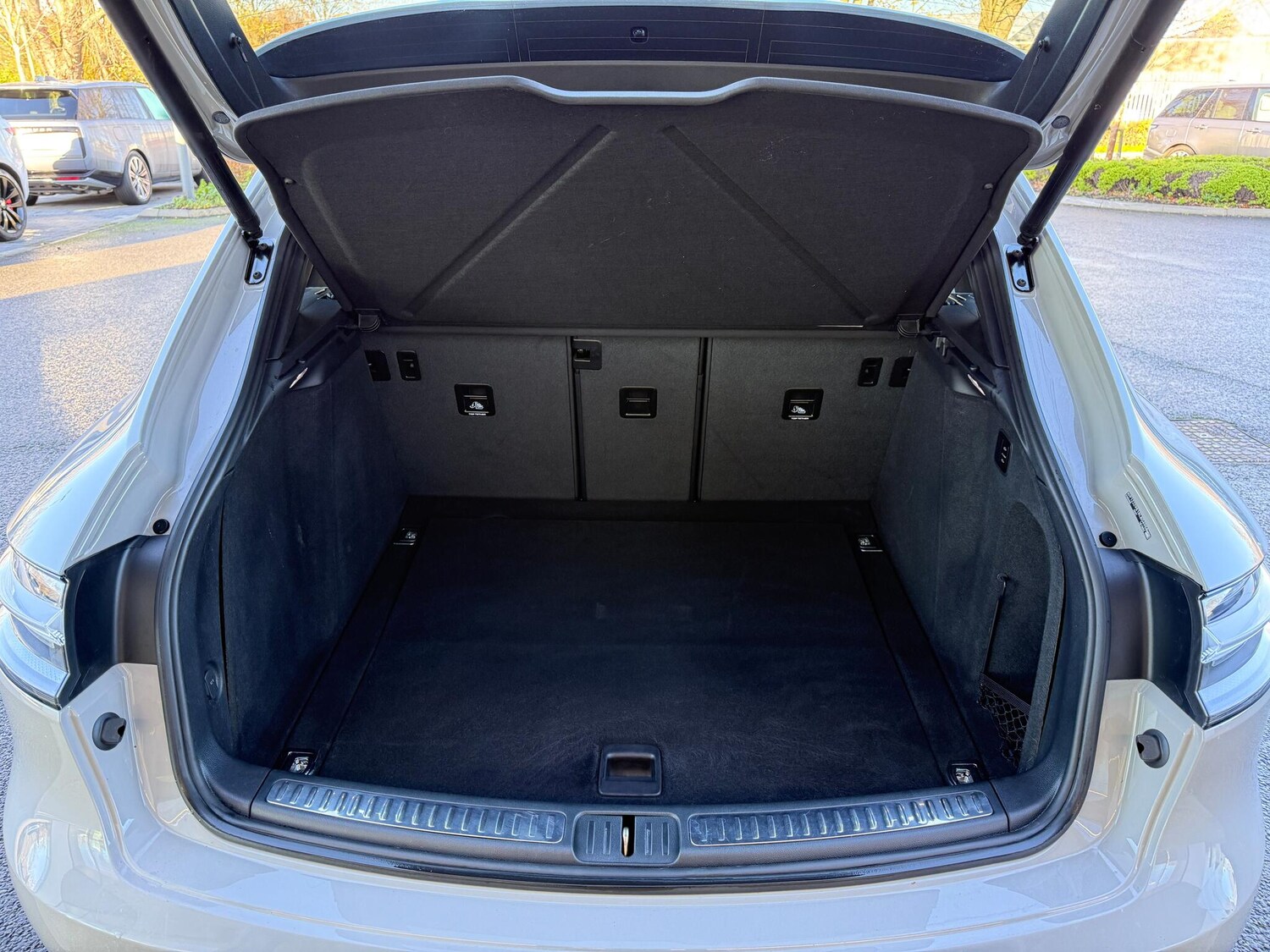 Used Porsche Macan 2023 for sale - 76800905: Photo 38