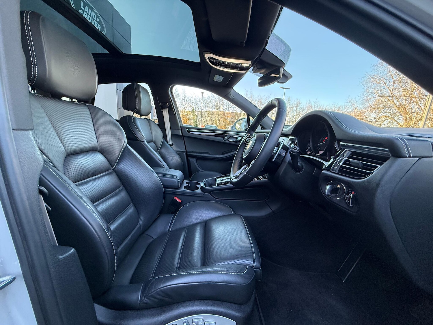 Used Porsche Macan 2023 for sale - 76800905: Photo 9