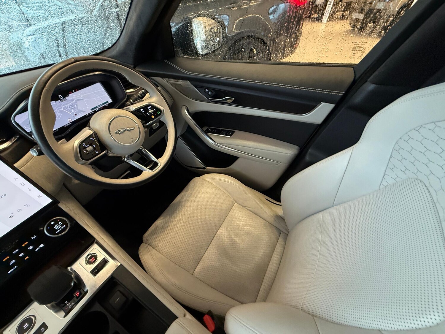 Used Jaguar F-Pace 2023 for sale - 77454760: Photo 13