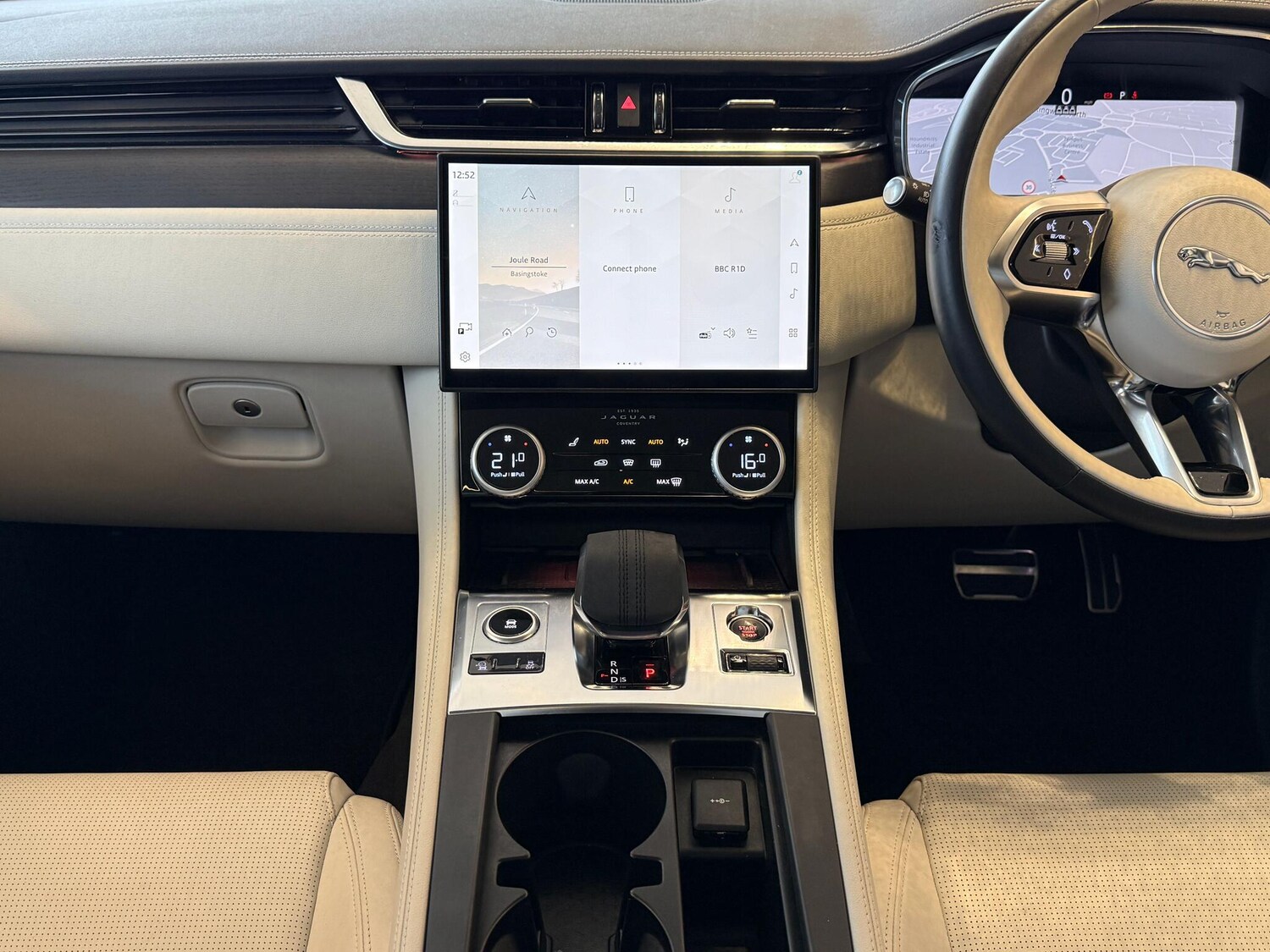 Used Jaguar F-Pace 2023 for sale - 77454760: Photo 15