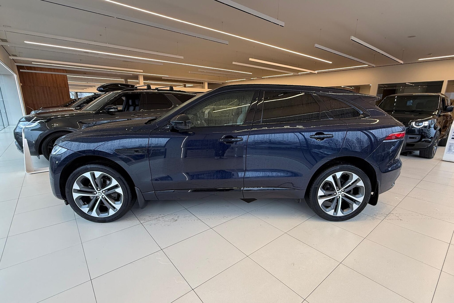 Used Jaguar F-Pace 2023 for sale - 77454760: Photo 2