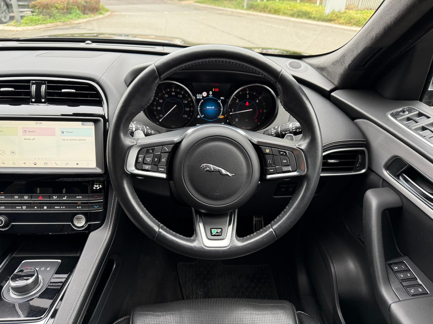 Used Jaguar F-Pace 2019 for sale - 76296110: Photo 12