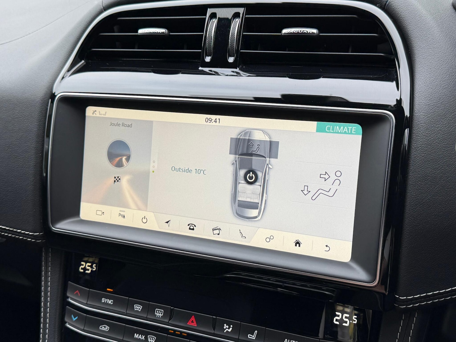 Used Jaguar F-Pace 2019 for sale - 76296110: Photo 17