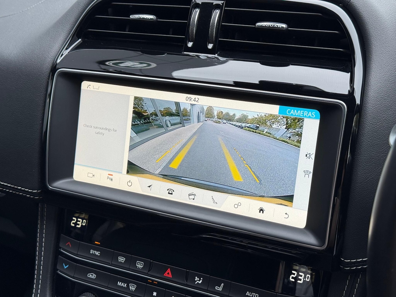 Used Jaguar F-Pace 2019 for sale - 76296110: Photo 4