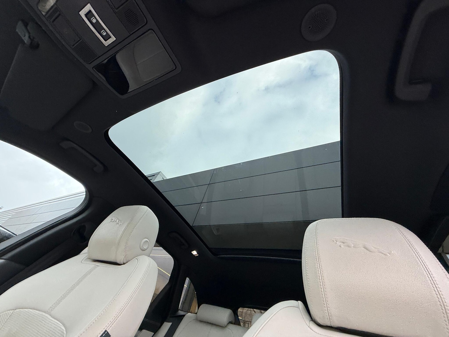 Used Jaguar F-Pace 2023 for sale - 77411256: Photo 5