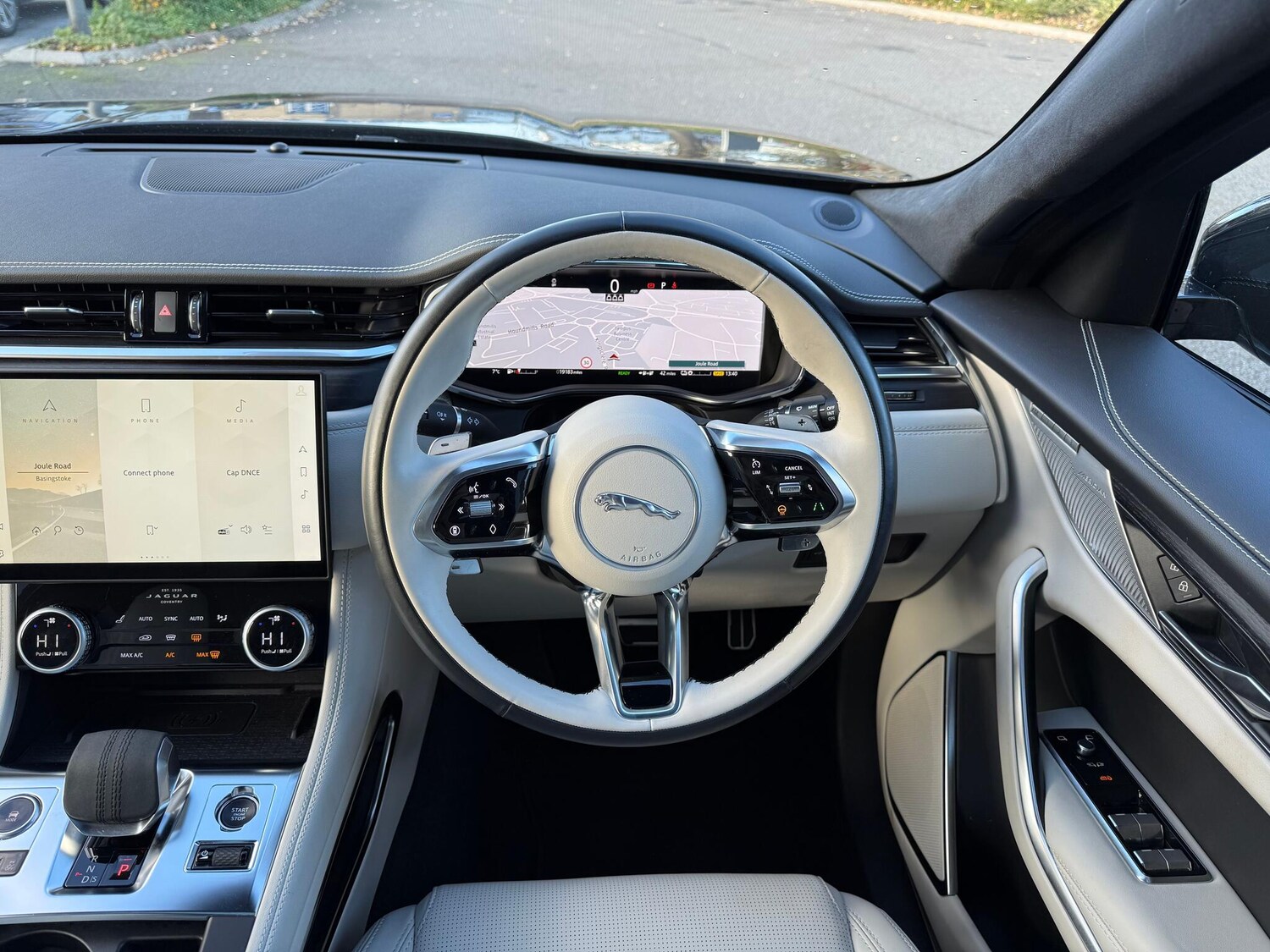 Used Jaguar F-Pace 2024 for sale - 77132000: Photo 14