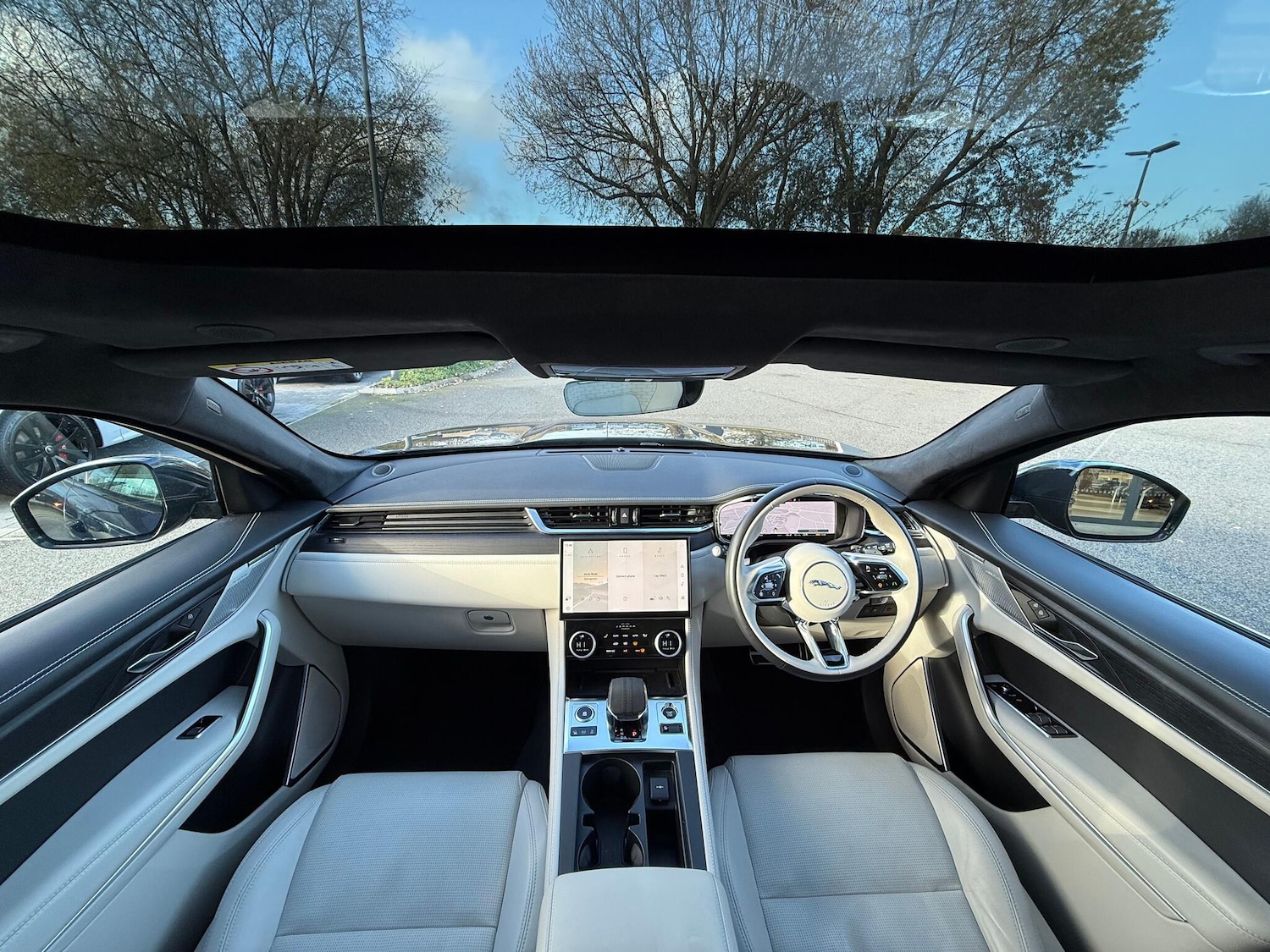 Used Jaguar F-Pace 2024 for sale - 77132000: Photo 3