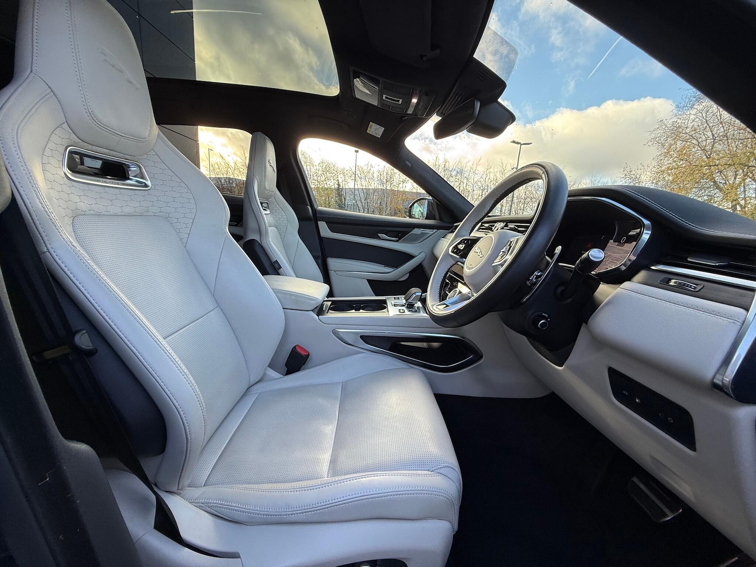 Used Jaguar F-Pace 2024 for sale - 77132000: Photo 9