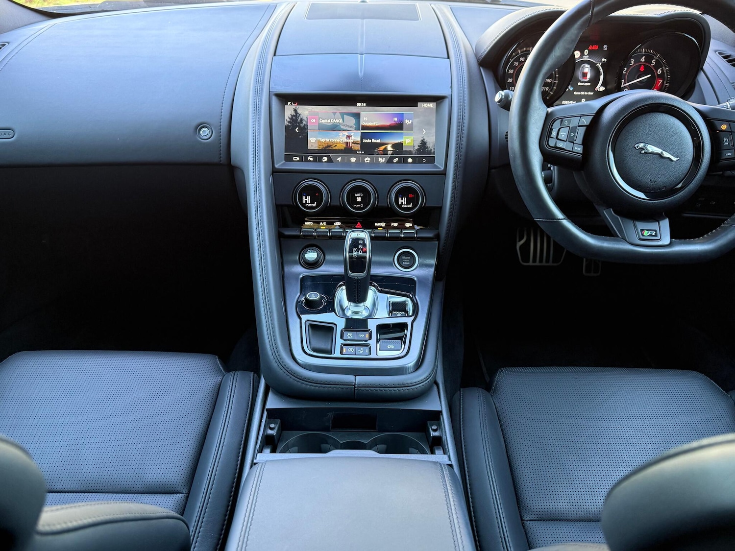 Used Jaguar F-Type 2018 for sale - 76633064: Photo 13