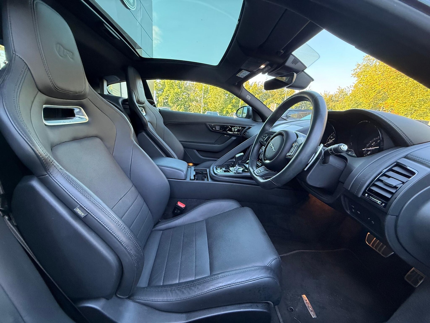 Used Jaguar F-Type 2018 for sale - 76633064: Photo 8