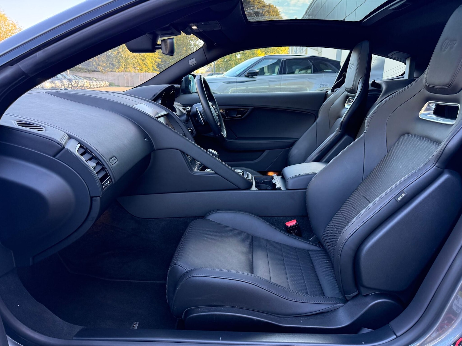 Used Jaguar F-Type 2018 for sale - 76633064: Photo 9