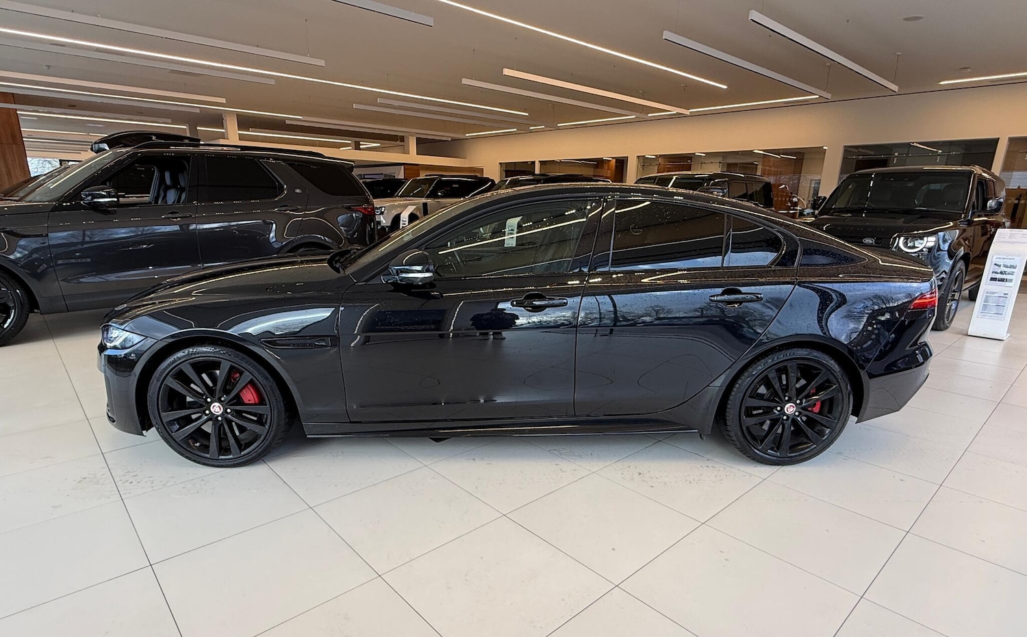 Used Jaguar XE for sale - 77305098: Photo 2