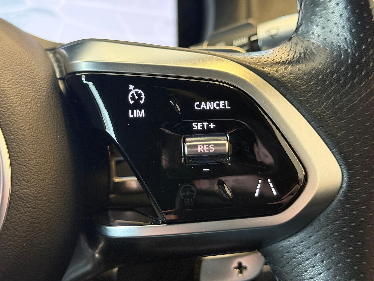 Used Jaguar XE for sale - 77305098: Photo 26