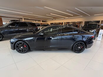 Used Jaguar XE 2021 for sale - 77305098: Photo