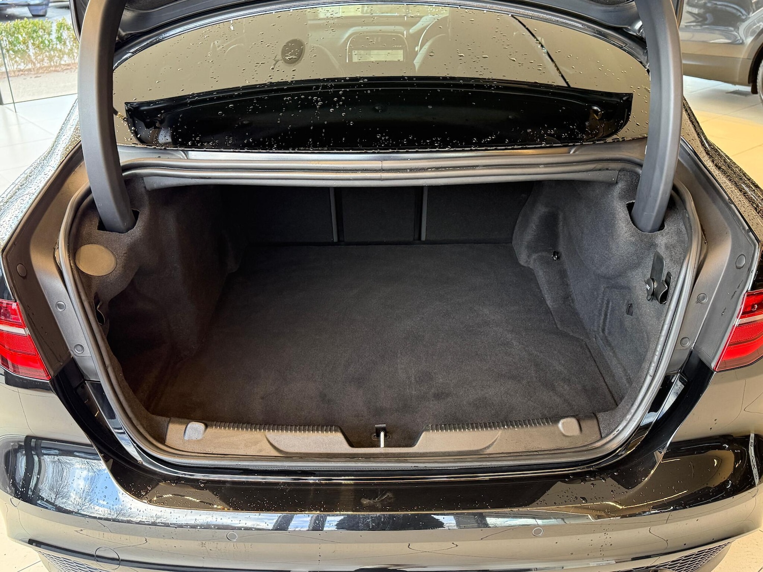 Used Jaguar XE for sale - 77305098: Photo 39