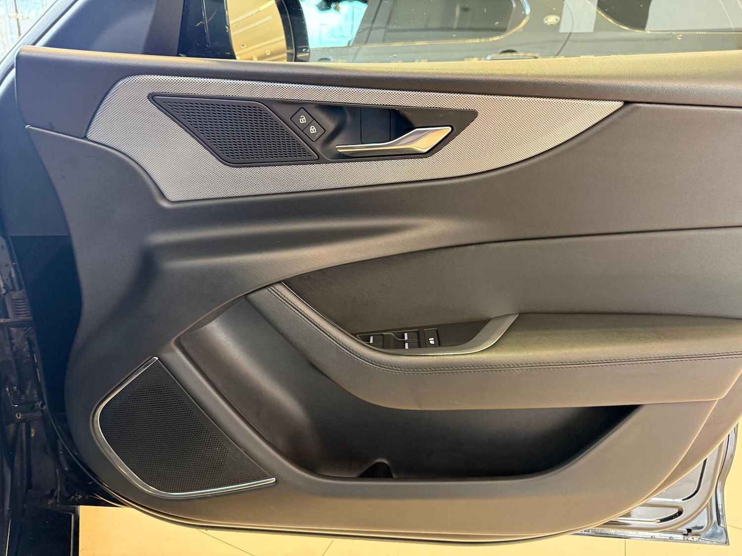 Used Jaguar XE for sale - 77305098: Photo 50