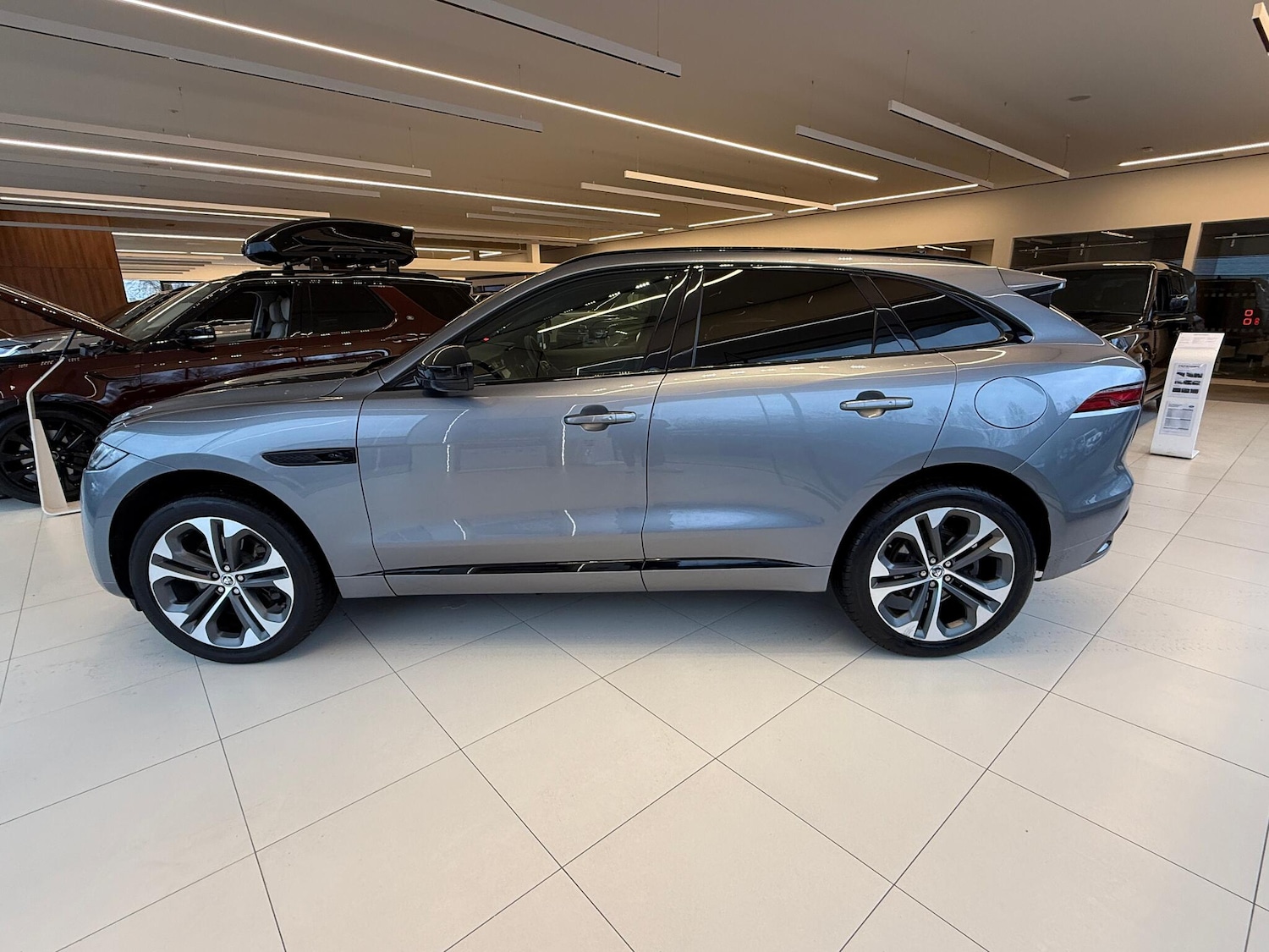 Used Jaguar F-Pace for sale - 77291850: Photo 2