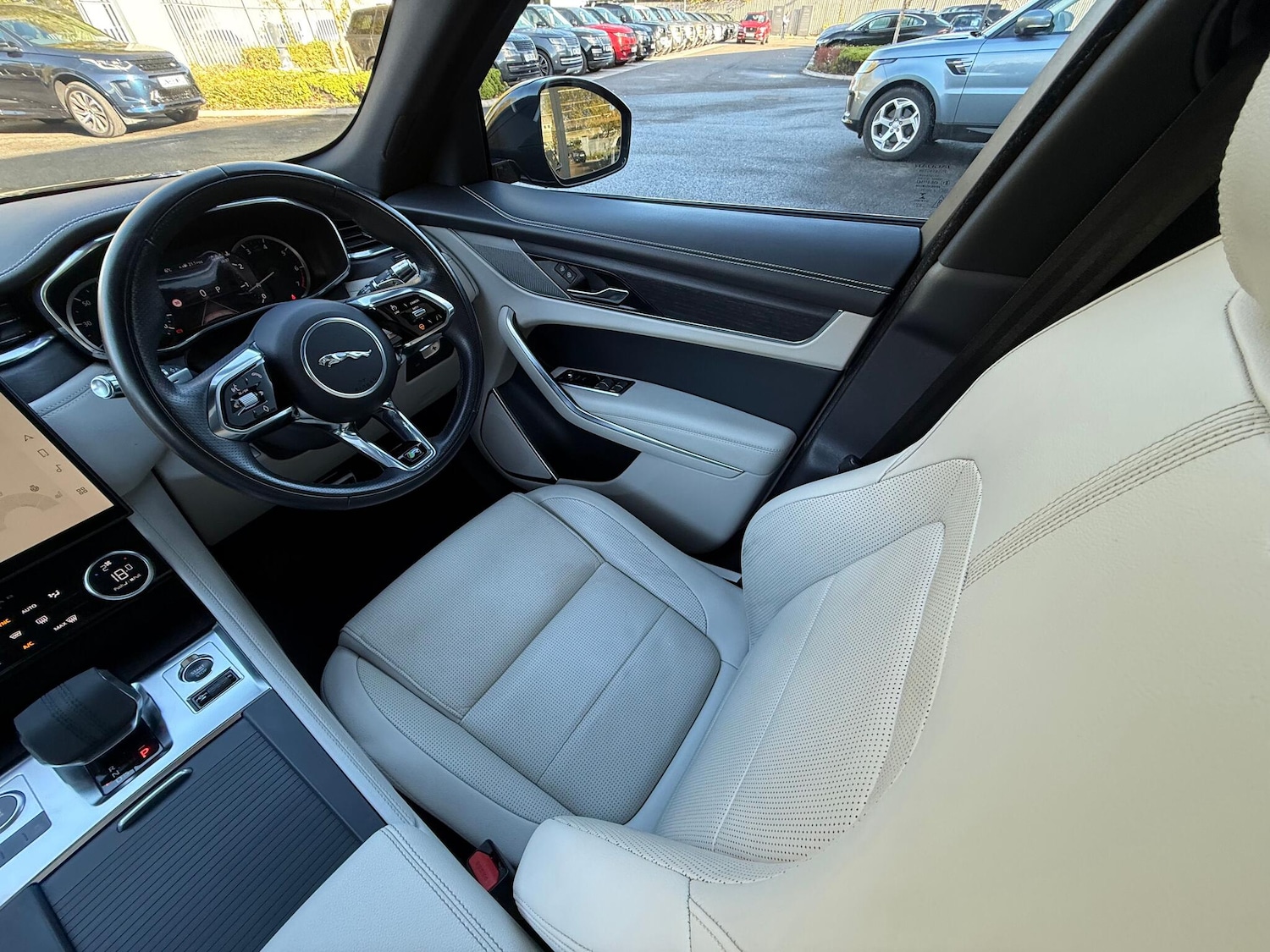 Used Jaguar F-Pace 2022 for sale - 76781842: Photo 14