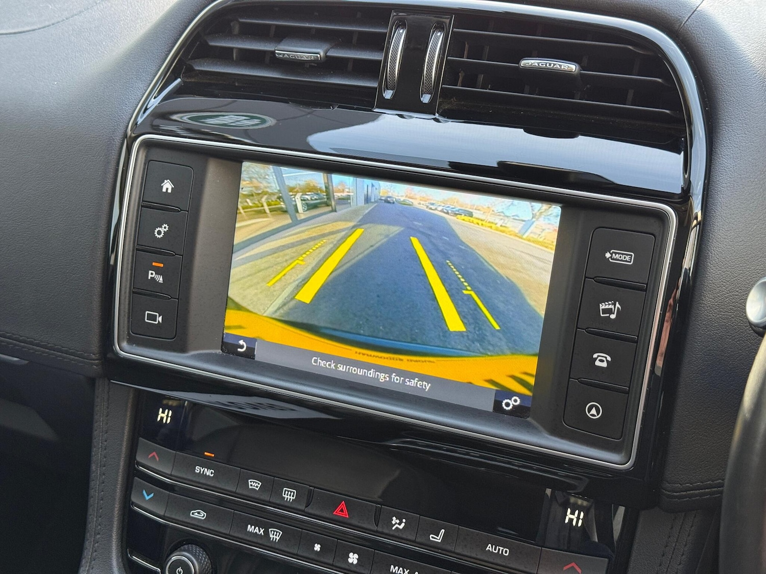 Used Jaguar F-Pace 2017 for sale - 76715060: Photo 4