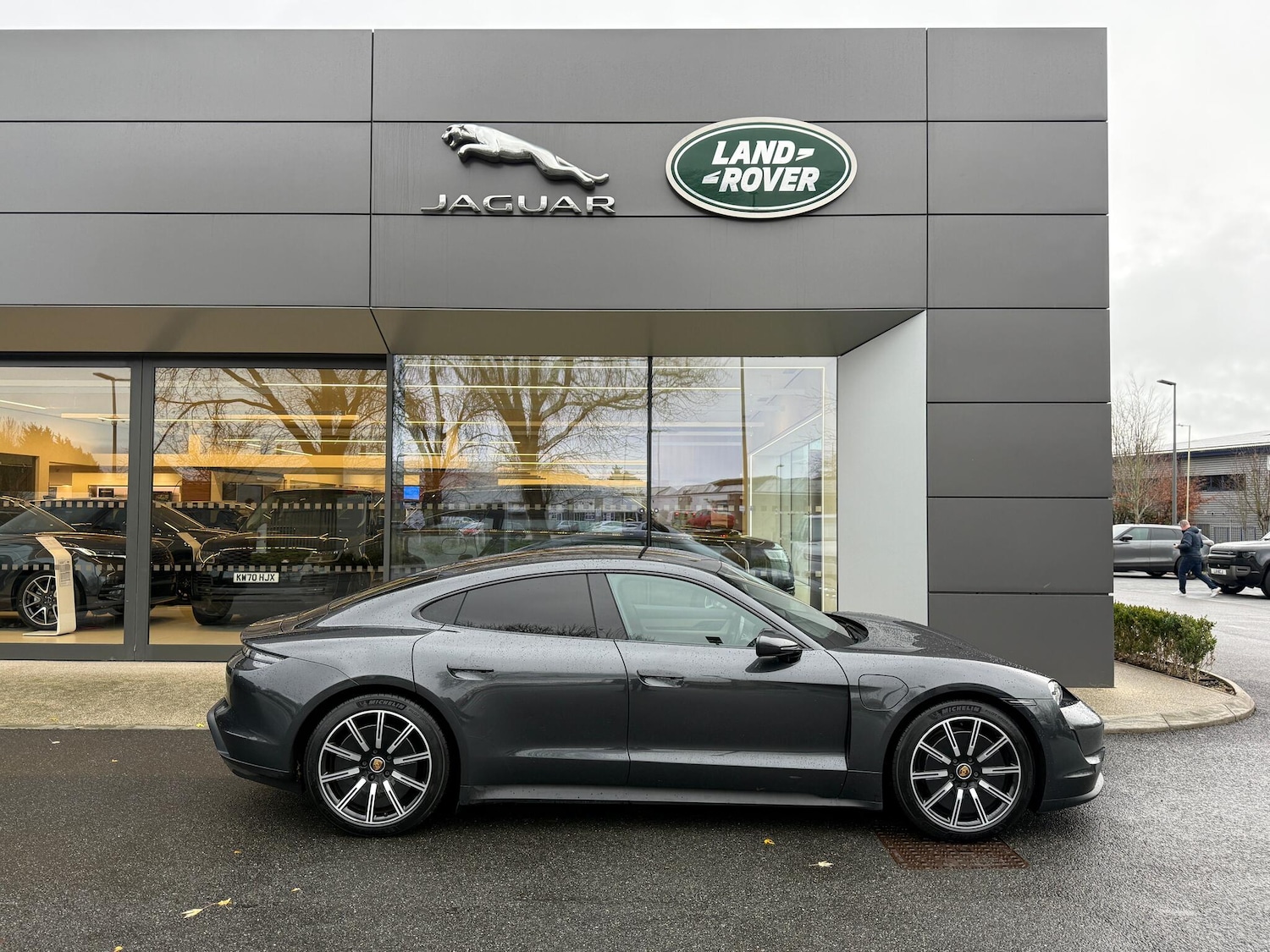 Used Porsche Taycan 2022 for sale - 76839286: Photo 2