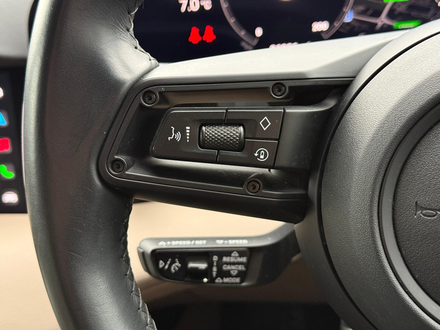 Used Porsche Taycan 2022 for sale - 76839286: Photo 25