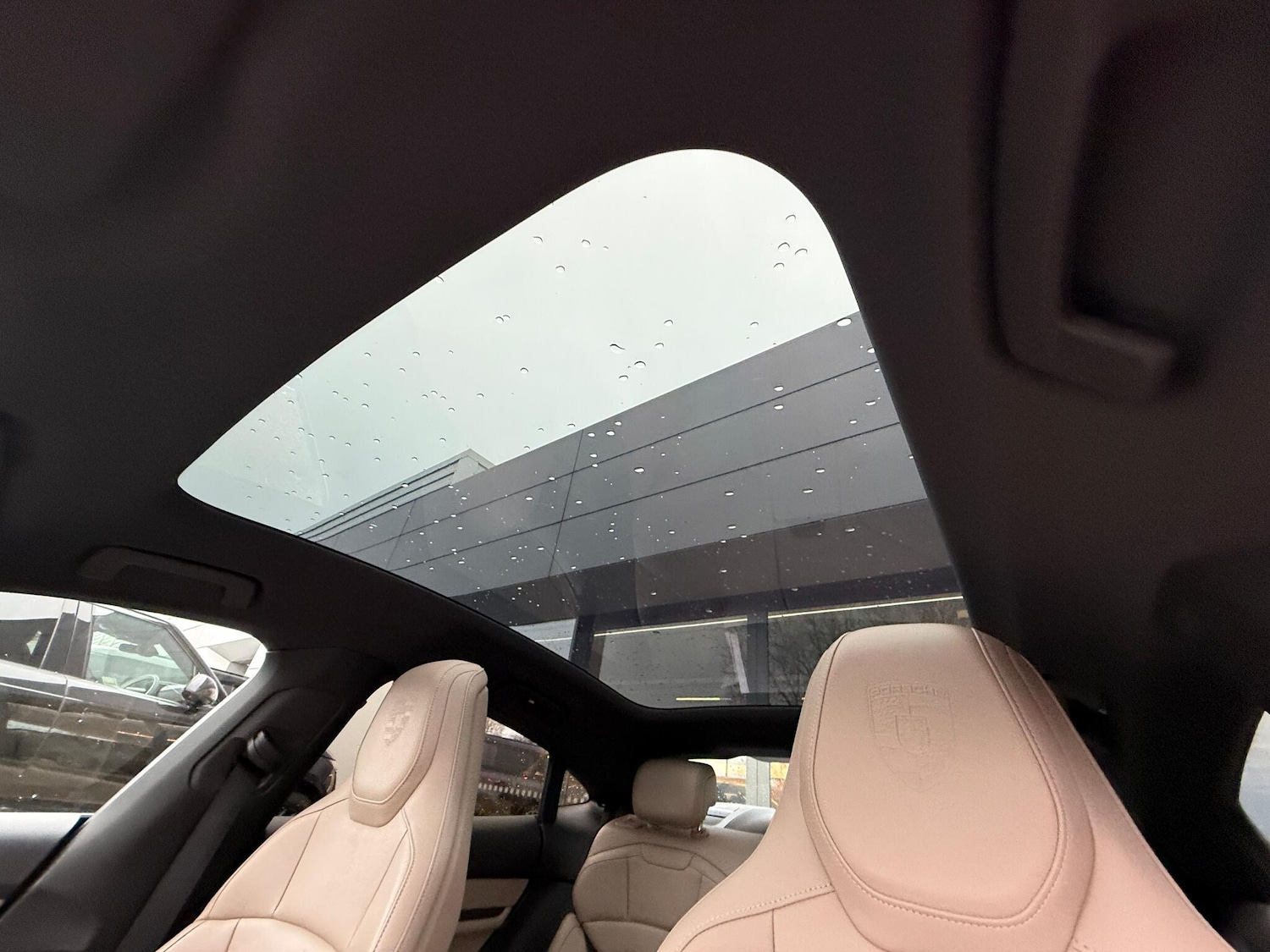 Used Porsche Taycan 2022 for sale - 76839286: Photo 4