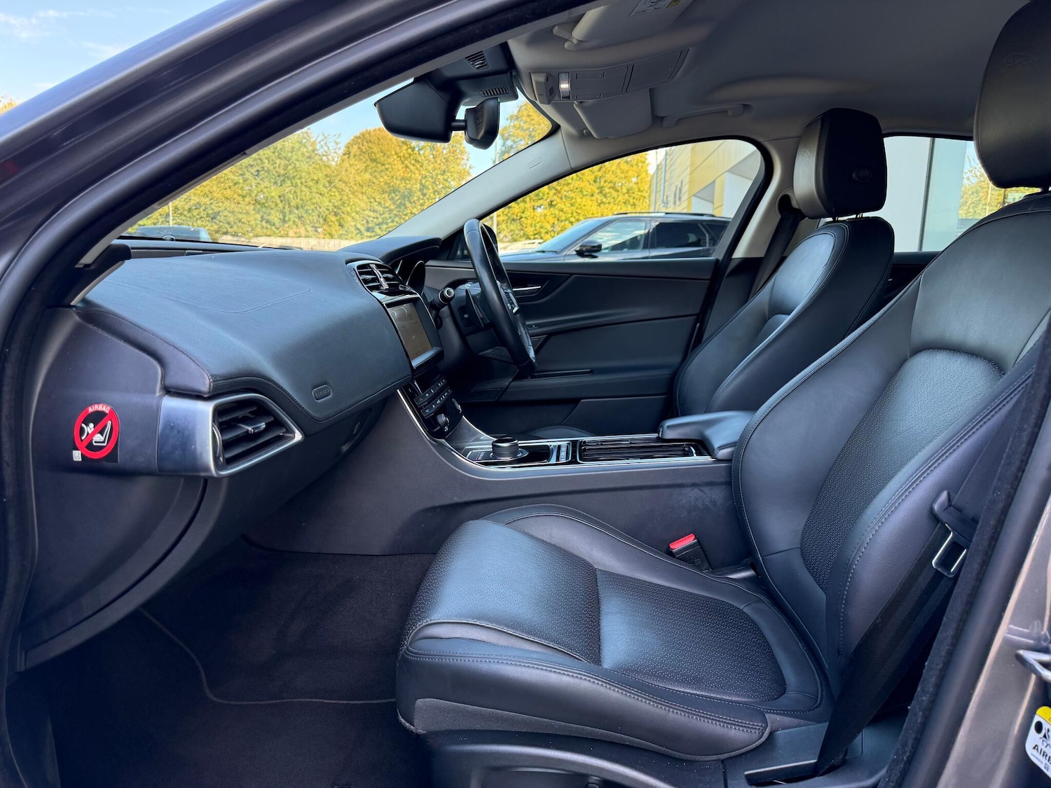 Used Jaguar XE 2018 for sale - 76122268: Photo 10