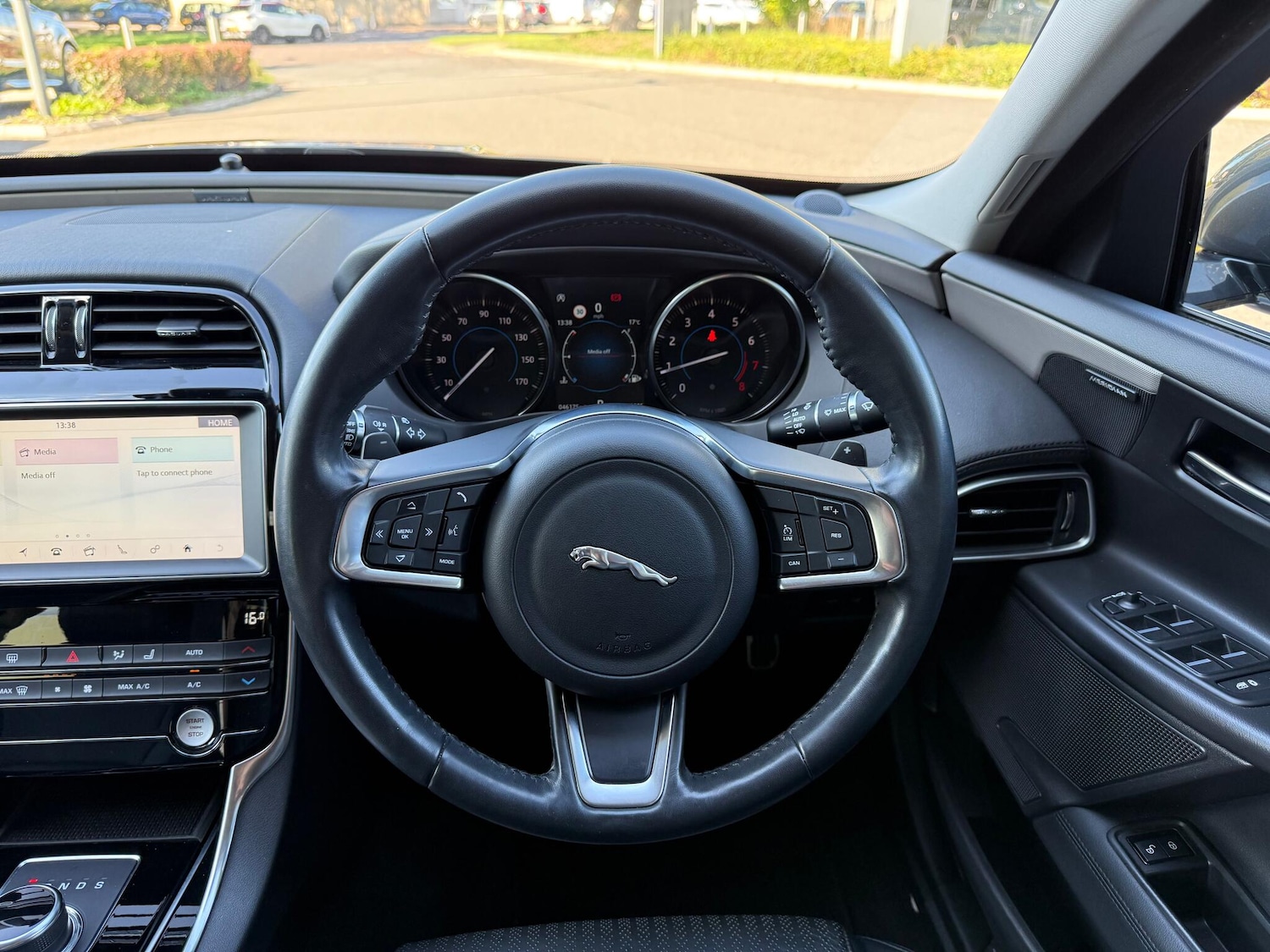 Used Jaguar XE 2018 for sale - 76122268: Photo 14