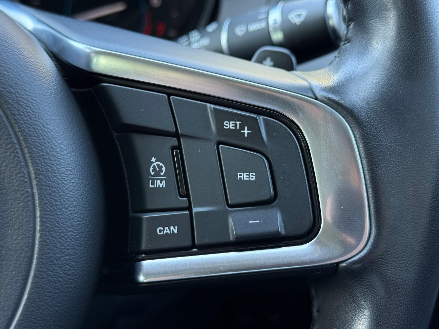 Used Jaguar XE 2018 for sale - 76122268: Photo 27