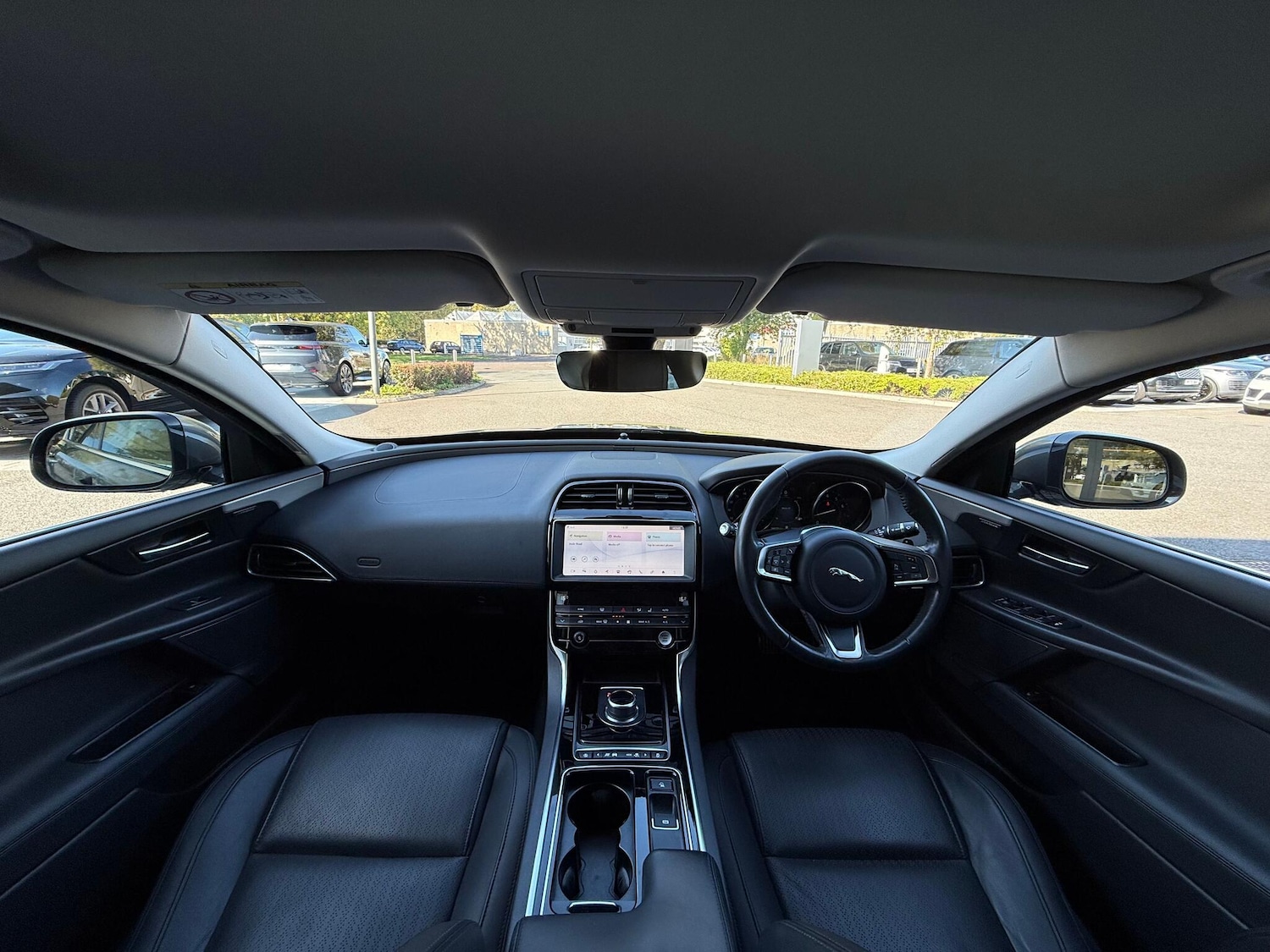 Used Jaguar XE 2018 for sale - 76122268: Photo 3