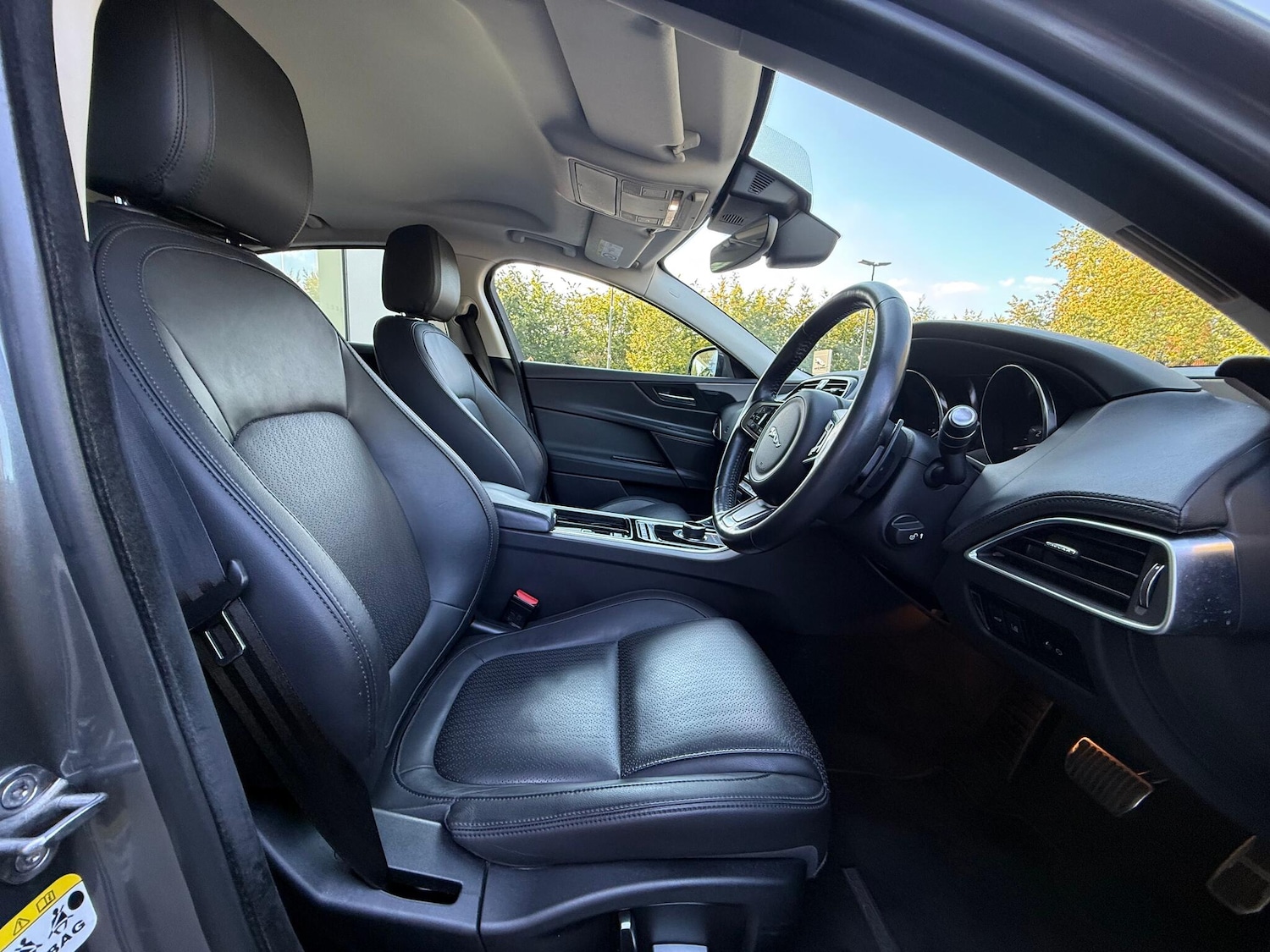 Used Jaguar XE 2018 for sale - 76122268: Photo 9
