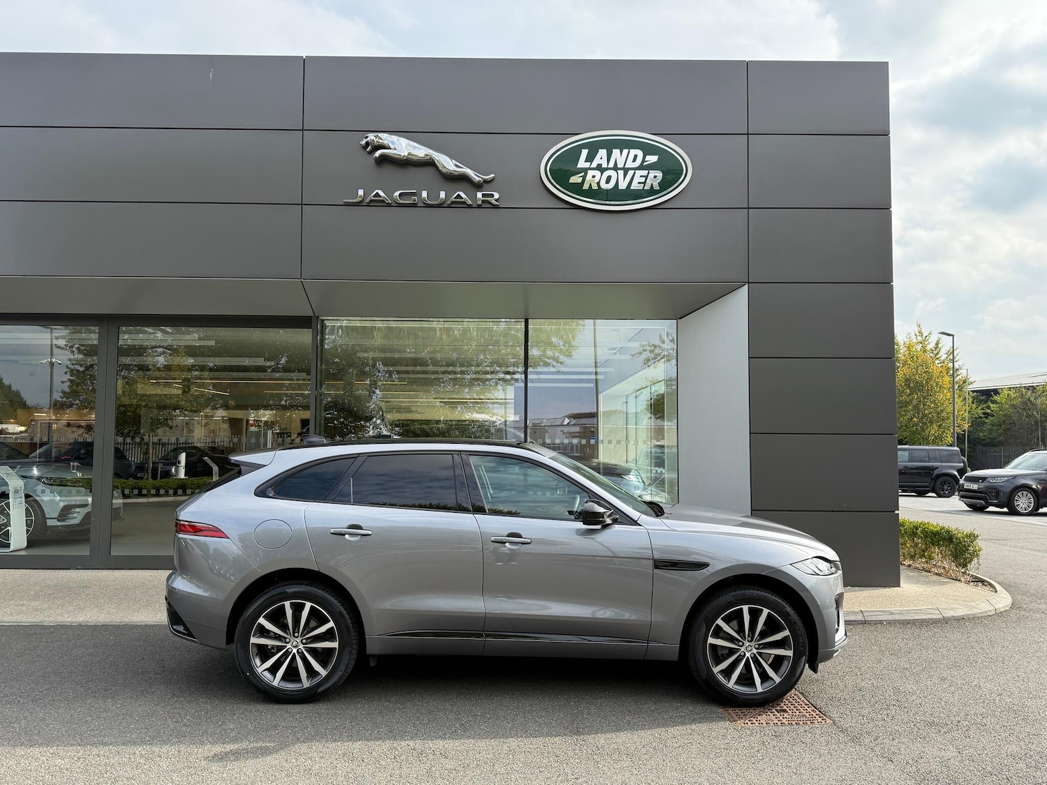 Used Jaguar F-Pace 2024 for sale - 76137685: Photo 2
