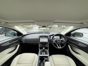 Used Jaguar XE 2019 for sale - 75696923: Photo