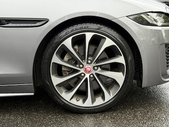 Used Jaguar XE 2019 for sale - 75696923: Photo