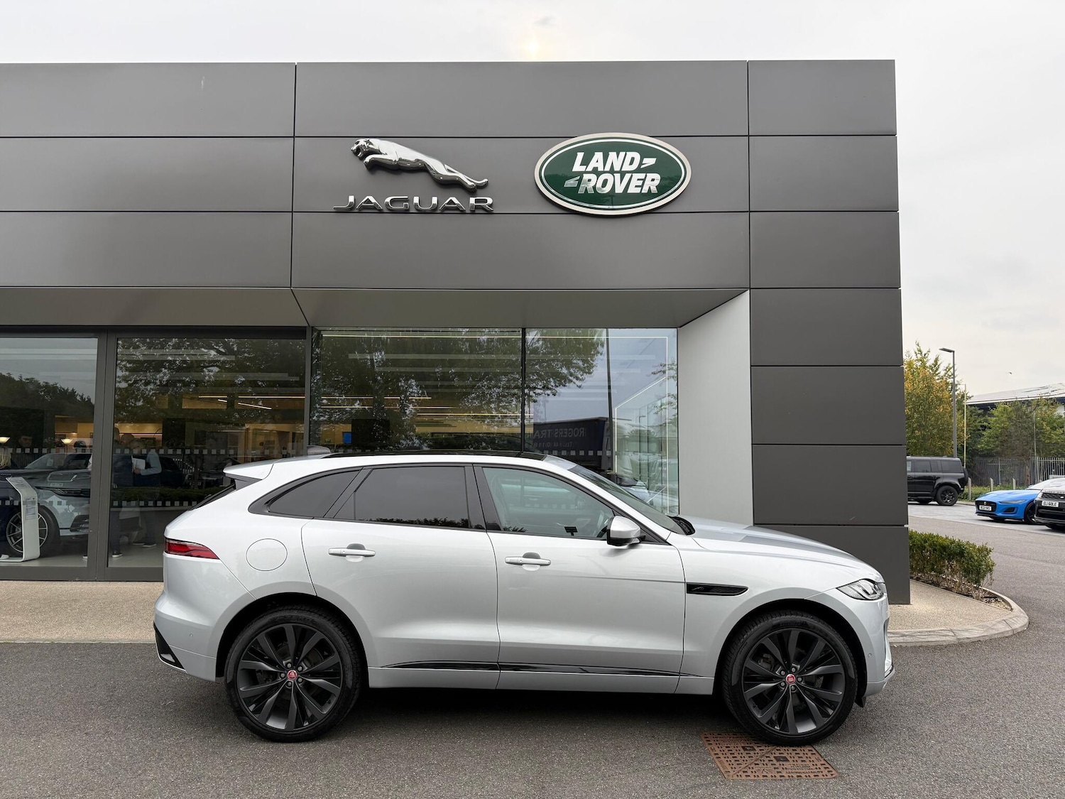 Used Jaguar F-Pace 2021 for sale - 76137373: Photo 2