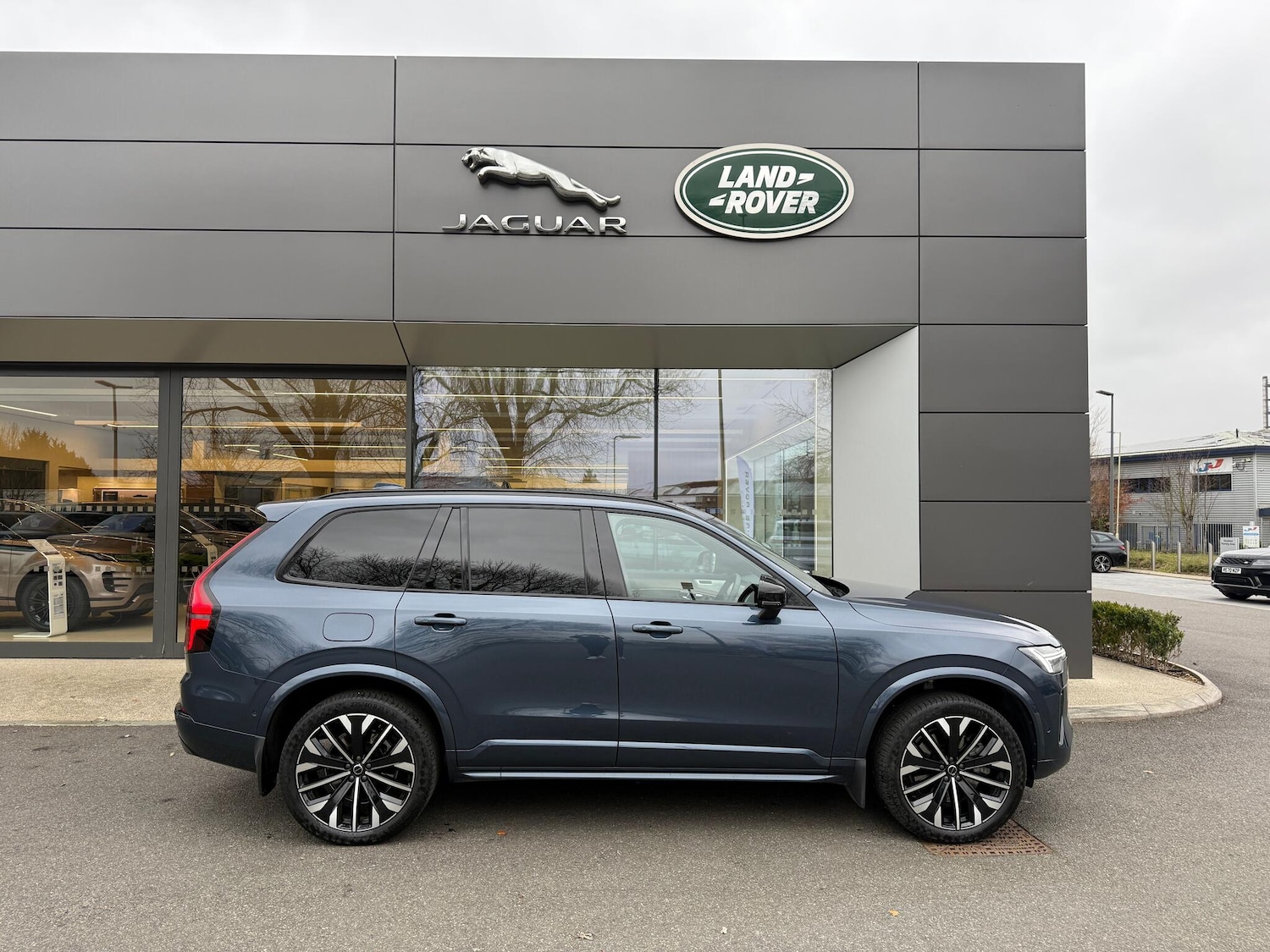 Used Volvo XC90 2025 for sale - 77598512: Photo 2