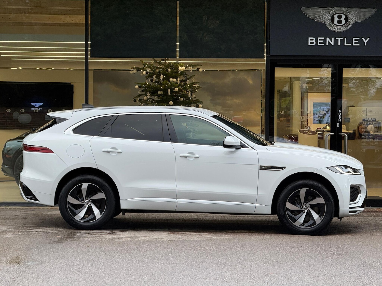 Used Jaguar F-Pace 2023 for sale - 76975738: Photo 10