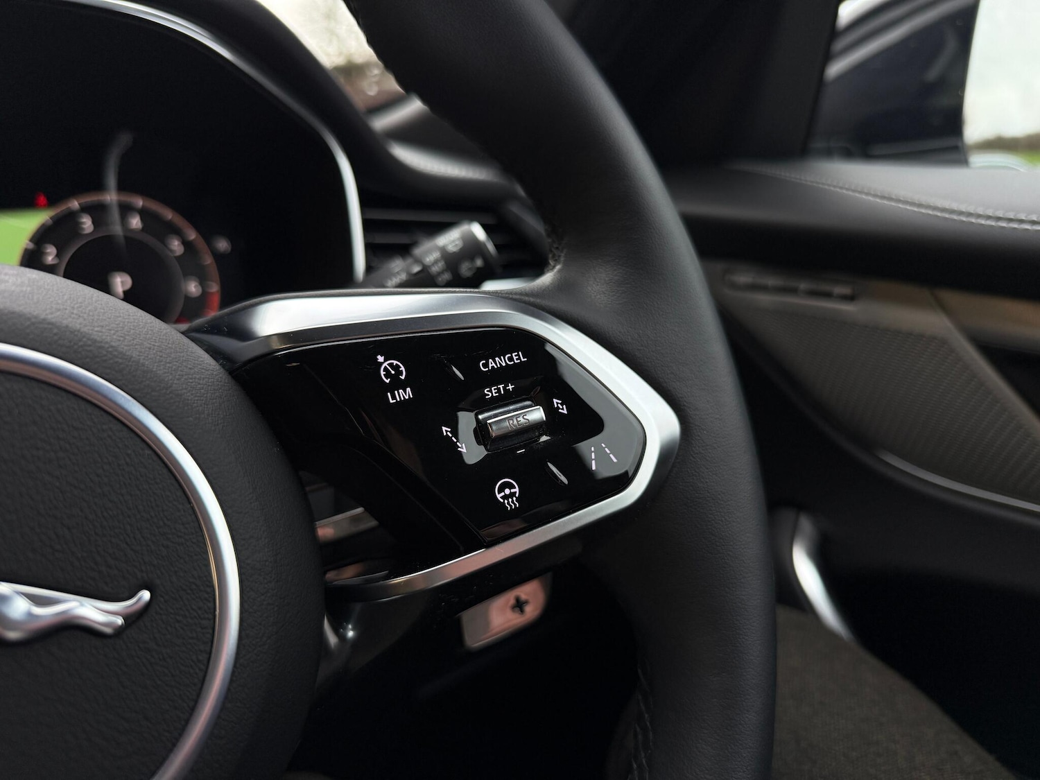 Used Jaguar F-Pace 2023 for sale - 76975738: Photo 28